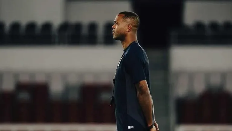 Патрик Клюйверт ушел с поста тренера сборной Индонезии по футболу