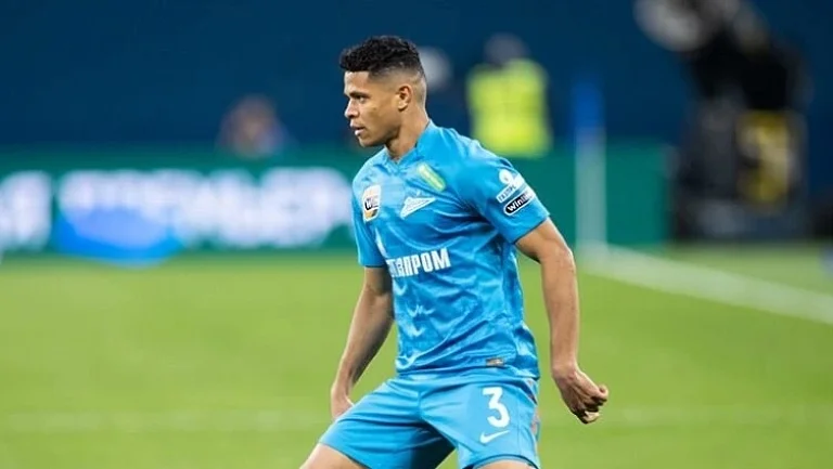 Дуглас Сантос выйдет в стартовом составе Бразилии на матч с Чили