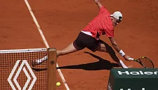 Рюне поражает на Ролан Гаррос с невероятным ударом