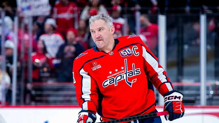 Овечкин сыграл 1529-й матч в НХЛ, приблизившись к рекорду Бёрнса