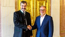 Маркус Зёдер наградил Карла-Хайнца Румменигге