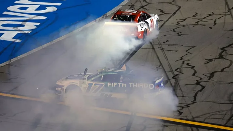 Блэни выигрывает «Дайтону II» и оставляет Боумана в плей-офф