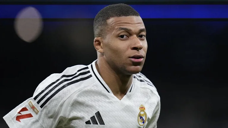 Мбаппе отправил судебных приставов в офис ПСЖ из-за долга