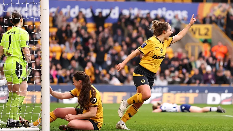 Женская команда «Вулвз» уверенно одолела «Мидлсбро»
