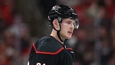 «Каролина» обыграла «Филадельфию» по буллитам, Никишин забил гол