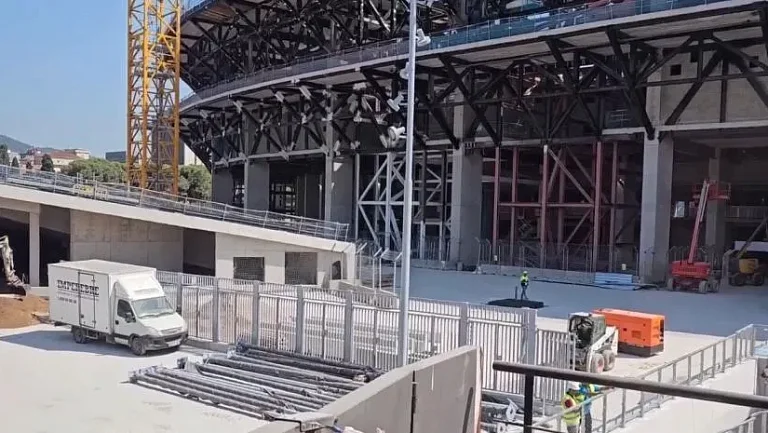 Сертификат завершения работ на стадионе «Spotify Камп Ноу» еще не получен