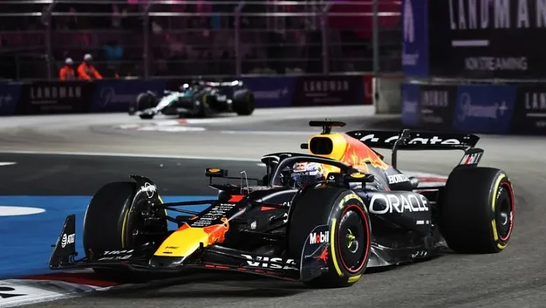Ферстаппен взял Гран-при Лас‑Вегаса и сохранил шансы за титул