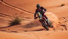 Шарейна и Моарес лидируют на ралли Абу-Даби