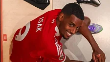 Ресторан в Ньюкасле добавил в меню бургер «Шведская крыса» после ухода Исака