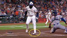 Йордан Альварес из «Хьюстон Астрос» получил травму лодыжки