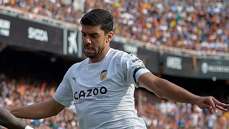 Дженк Озкаджар покинет «Валенсию»