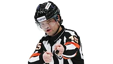 В КХЛ раскрыли систему штрафов для судей за ошибки в матчах