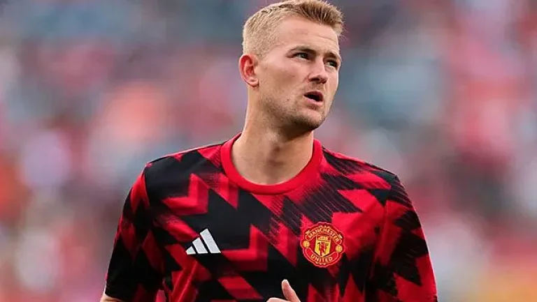 Де Лигт ответил на критику тренера МЮ после поражения от «Брентфорда»