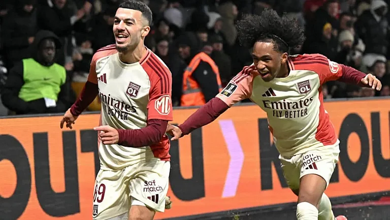 Клинтон Мата: «Лион пытается удержать Микаутадзе и Фофана»