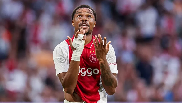 «Бирмингем» и «Ипсвич» ведут переговоры с «Аяксом» по трансферу Акпома