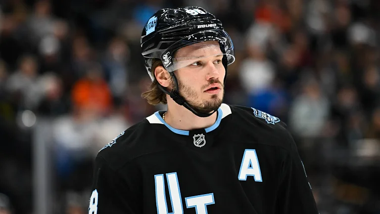 Сергачёв поздравил Кучерова с 1000 очками в НХЛ: «Ты мой любимый игрок!»