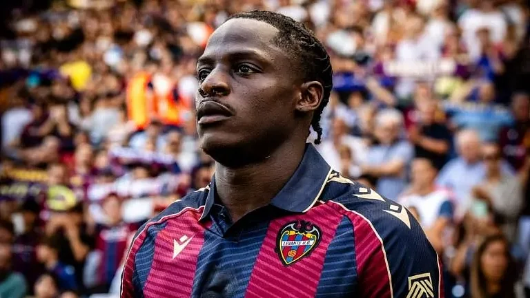 Карл Этта-Эйонг и Серу Гирасси могут стать игроками «Барселоны» 