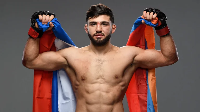 Футболист Сперцян пожелал победы бойцу Царукяну в поединке UFC