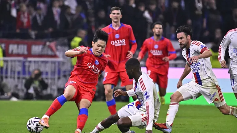 «Лион» раскритиковал работу арбитров после поражения от ПСЖ