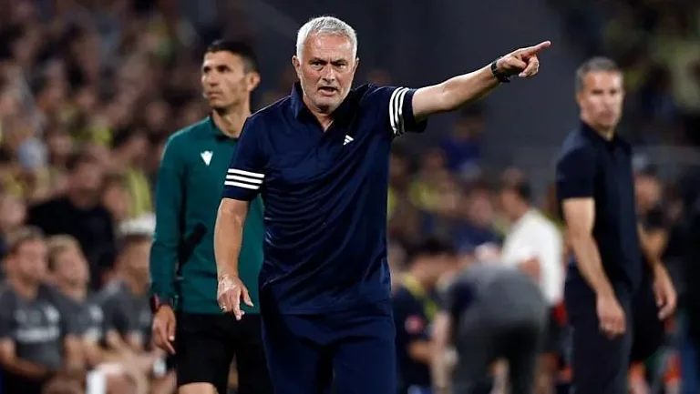 «Фенербахче» обыграл «Фейеноорд» и вышел в финал отбора ЛЧ