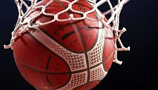 В США баскетбольного тренера увели в наручниках сразу после окончания матча 