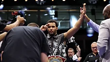 Мозес Итаума нокаутировал Диллиана Уайта в первом раунде в Эр-Рияде