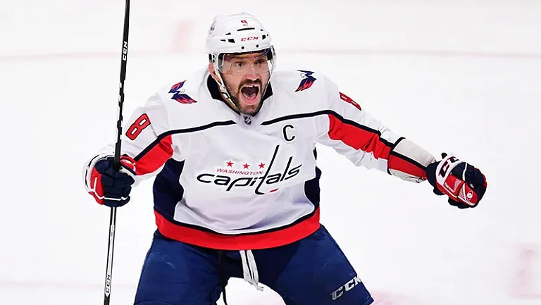 Овечкин обошёл Горди Хоу по шайбам в регулярных чемпионатах НХЛ