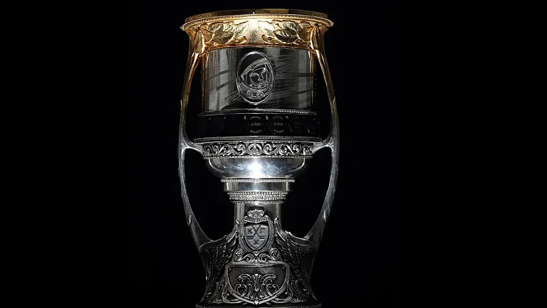 Жителя Ярославля оштрафовали за попытку прикоснуться к Кубку Гагарина