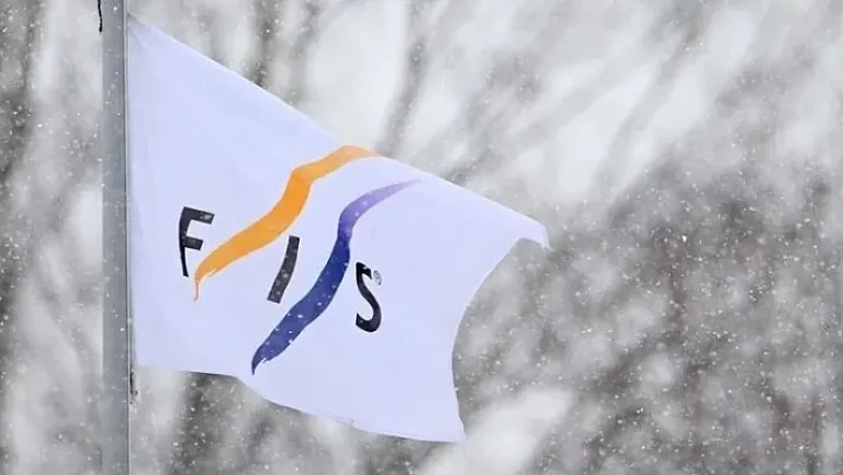 FIS оставила российских лыжников под запретом, хотя 60% стран за допуск