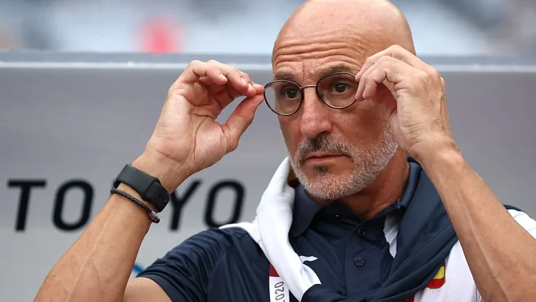 Мората передал капитанскую повязку Родри, Луис де ла Фуэнте