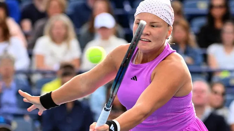 Шнайдер уступила Киз в драматичном матче третьего круга турнира в Брисбене.