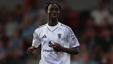 Футболист МЮ Секу Коне в сознании после травмы головы в матче U-21