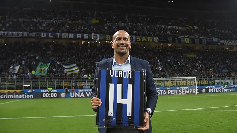 Легенду аргентинского футбола Верона отстранили на полгода