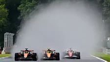 Анализ ключевых ошибок лидеров McLaren в сезоне-2025