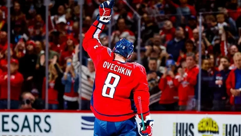 Гол и пас Овечкина помогли «Вашингтону» на выезде обыграть «Каролину» в НХЛ