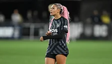 Дочь легенды НБА стала самой дорогой футболисткой мира