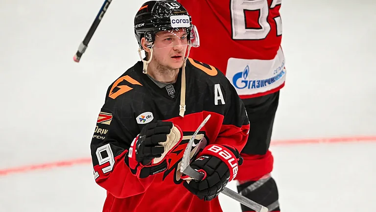 Вайсфельд: расторжения контрактов портят имидж КХЛ
