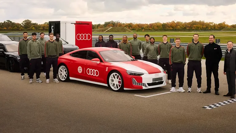 Игроки «Баварии» получили служебные автомобили от «Ауди»