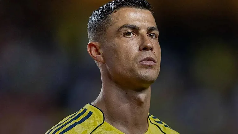 Криштиану Роналду стал первым футболистом-миллиардером