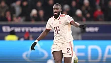 Бавария теряет ключевых защитников: Дэвис и Упамекано выбыли из строя