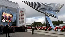 В КХЛ почтят память жертв катастрофы клуба «Локомотив»: минута молчания и траурные ленты.