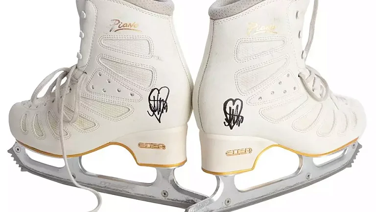 Александра Трусова продала свои Олимпийские коньки за 330 тыс. рублей