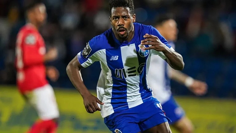 Экс-футболист «Порту» хочет, чтобы Россию вернули в международные турниры