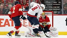 После матча Овечкина и Бобровского в НХЛ развернули российский флаг