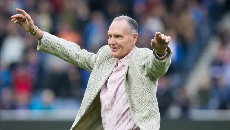 Легенда английского футбола найден без сознания