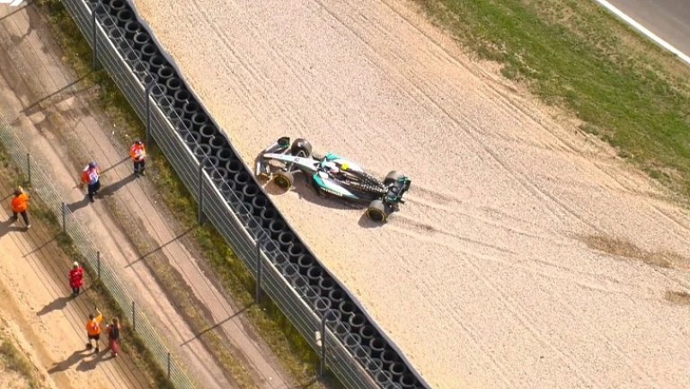 Антонелли застрял в гравии: практика в Нидерландах прервана красными флагами