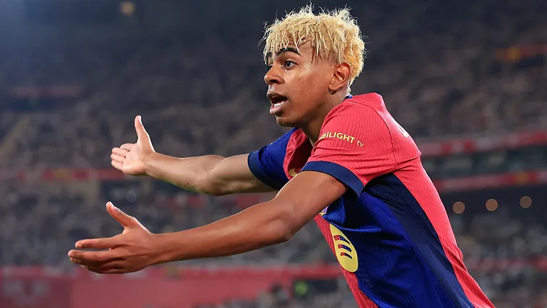 «Реал» — «Барселона»: VAR отменил спорный пенальти за фол Ламина Ямаля

