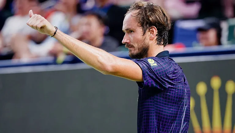 Медведев попытается взять реванш у Тьена в Шанхае