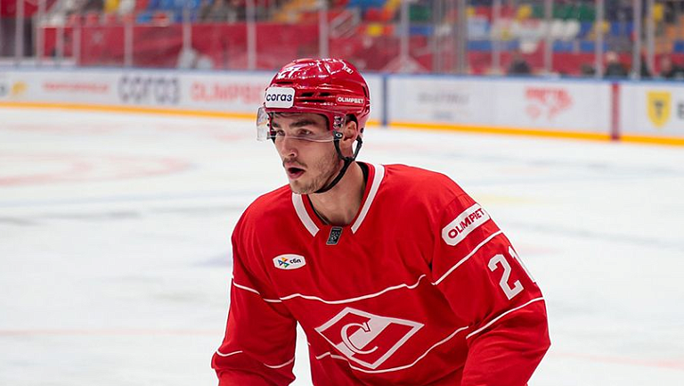 Названы клубы КХЛ, претендующие на Адама Ружичку