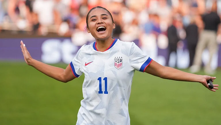 «Челси» приобрел Алиссу Томпсон, «Эйнджел Сити» продлил Жизель до 2029 года